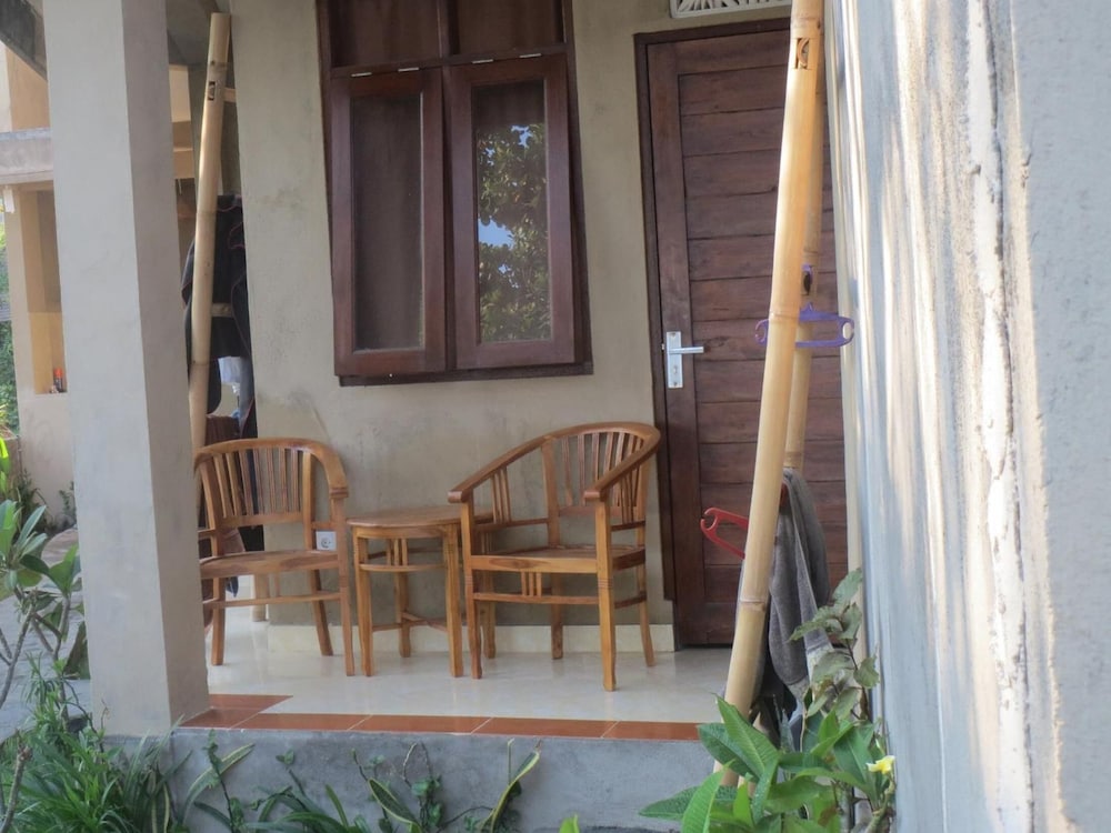 Amed Sari Beach Guesthouse 2/50