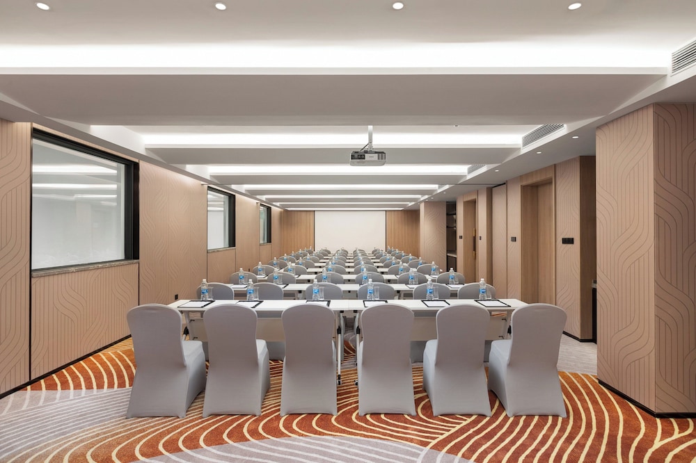 Holiday Inn Hotel & Suites Shanghai Changfeng by IHG 39/50