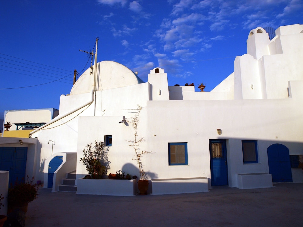 Santorini Caves 42/50