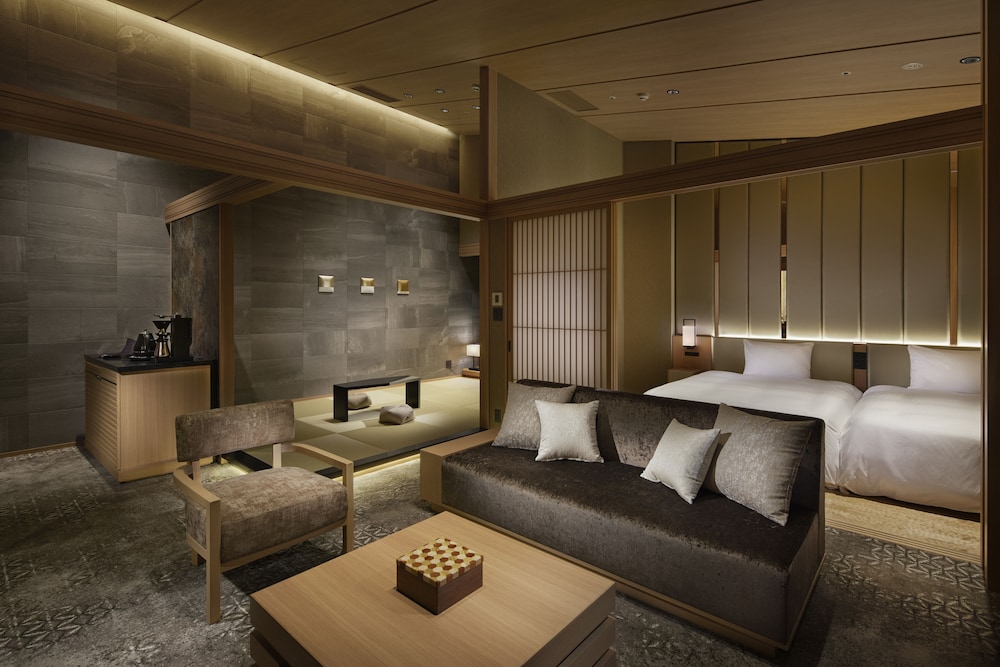 Hotel Hatsuhana 36/55