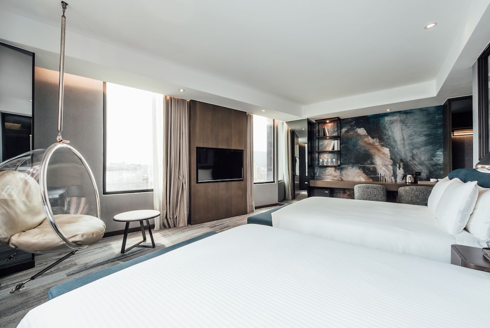 HARBOUR 10 HOTEL 22/69