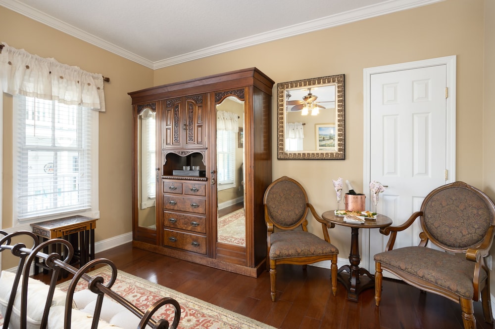 Bayfront Westcott House Bed and Breakfast 25/50