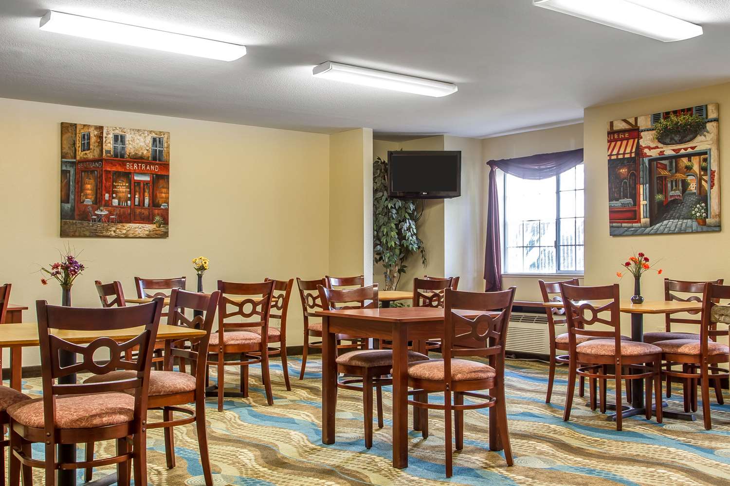 Econo Lodge Inn & Suites Santa Rosa South 18/18
