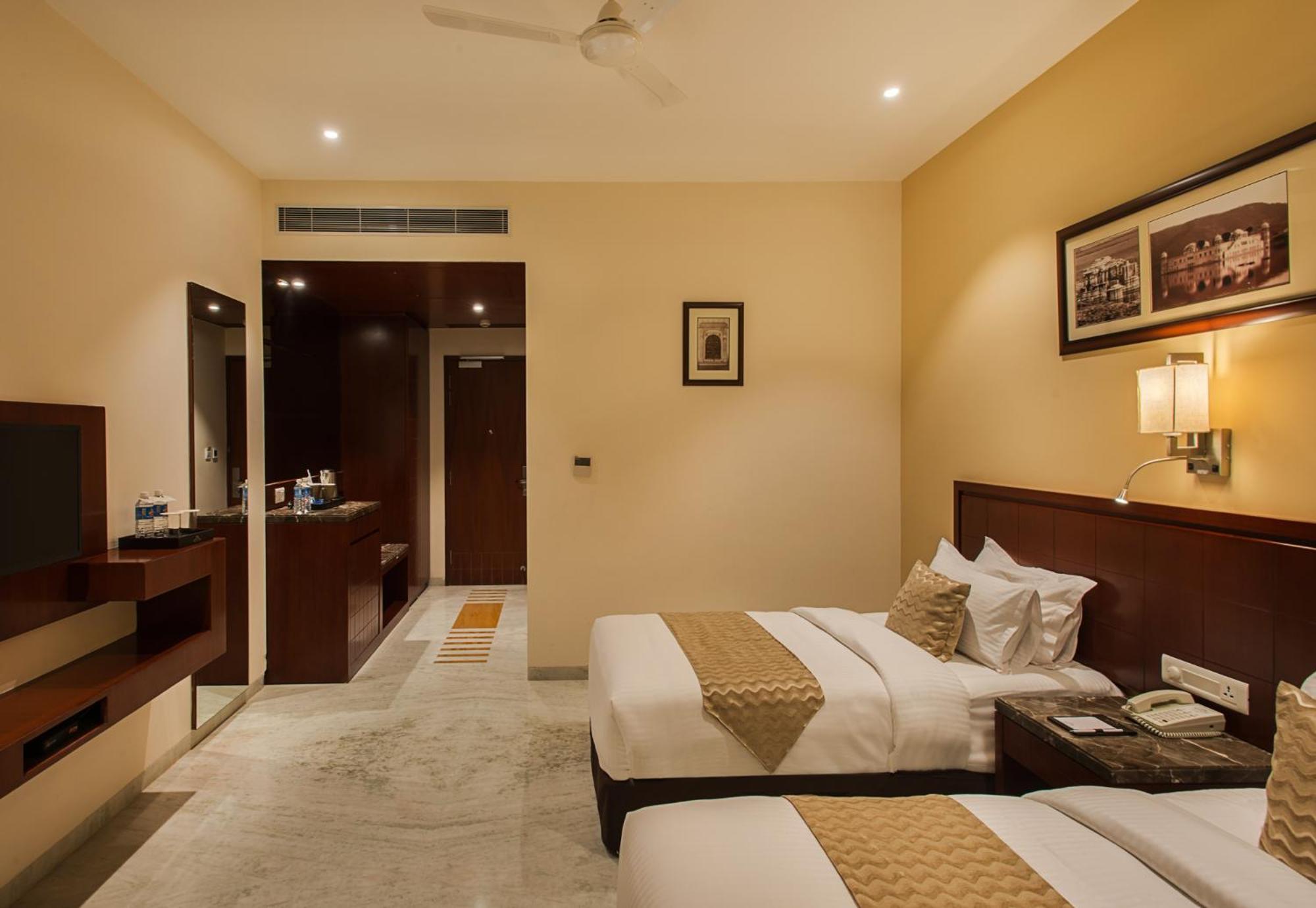 Lotus, Twin Beds