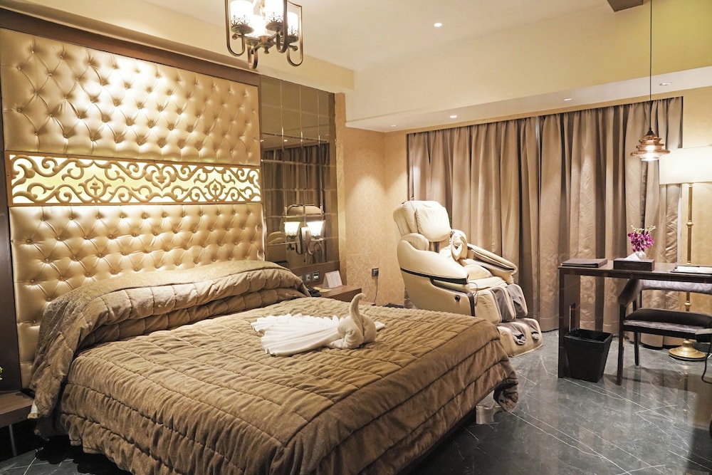 Peninsula Redpine Mumbai 36/58