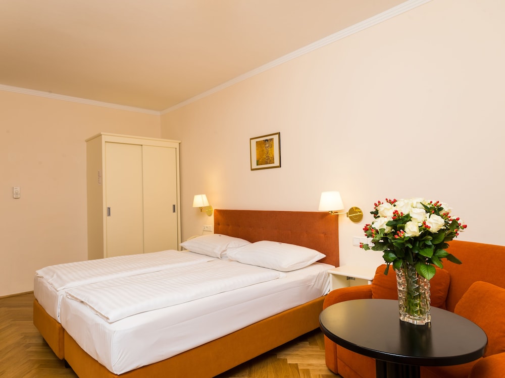 Johann Strauss Hotel 20/52
