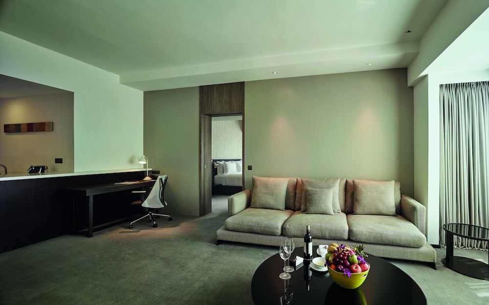 G Hotel Gurney 40/60
