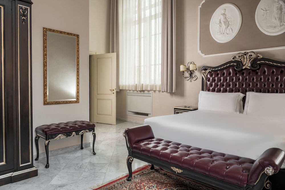 Junior Suite, 1 Queen and 1 Single Bed