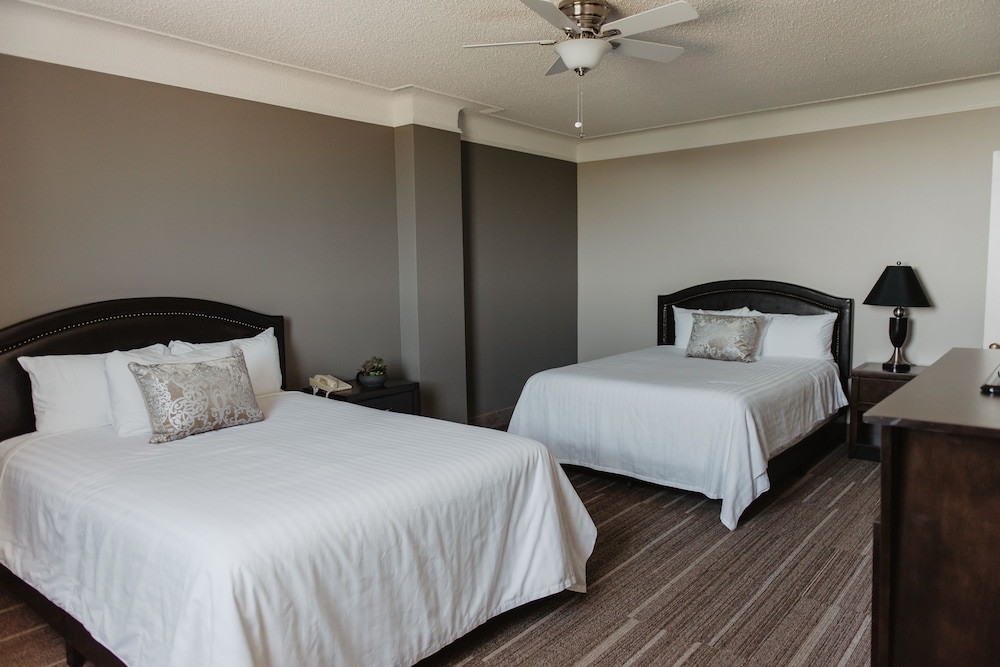 Prince Arthur Waterfront Hotel & Suites 13/43