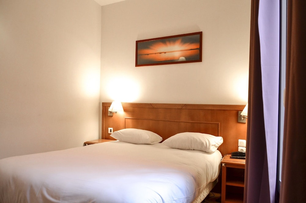 HOTEL DE LA PERDRIX ROUGE 15/71