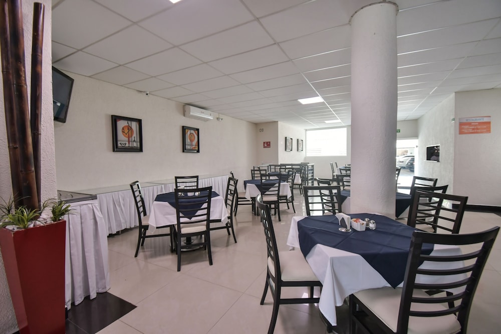 Hotel Portonovo Plaza Guadalajara 30/35