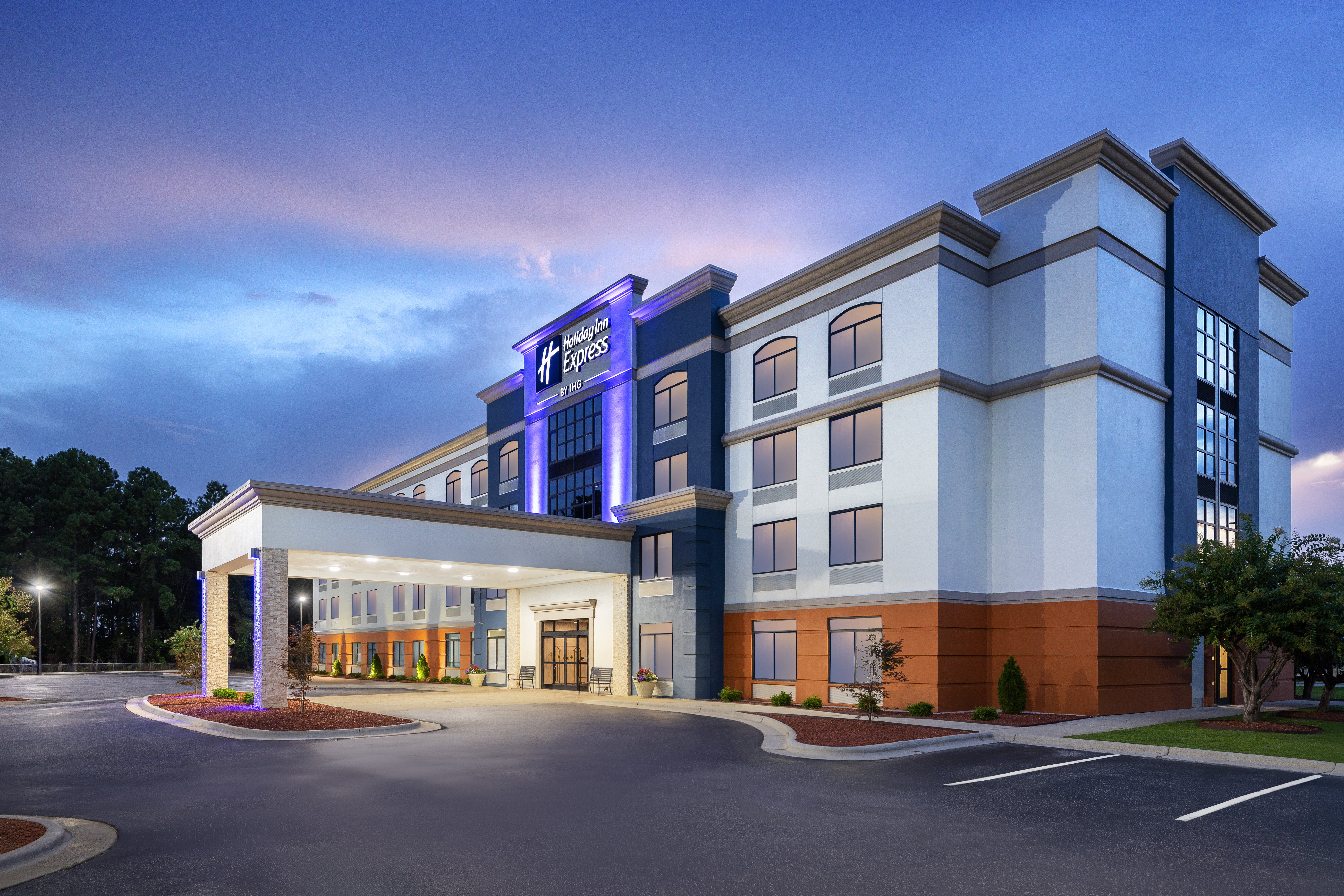 Cross Creek Inn and Suites Fayetteville 36/43