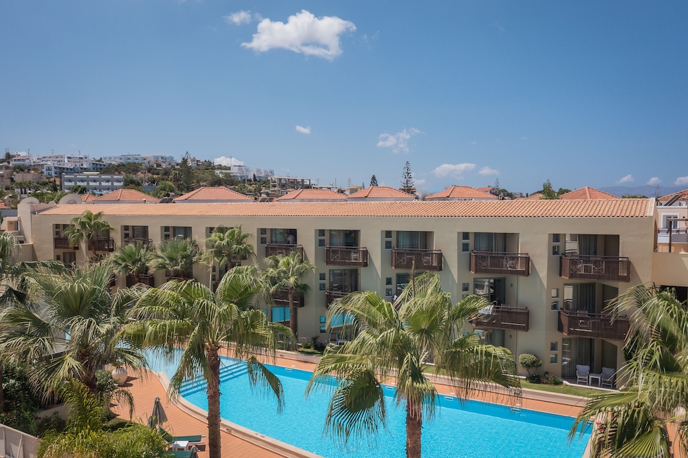 Giannoulis Santa Marina Plaza 43/50