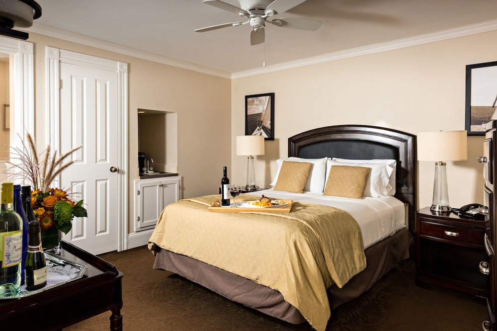 Crowne Pointe Historic Inn Spa 13/75