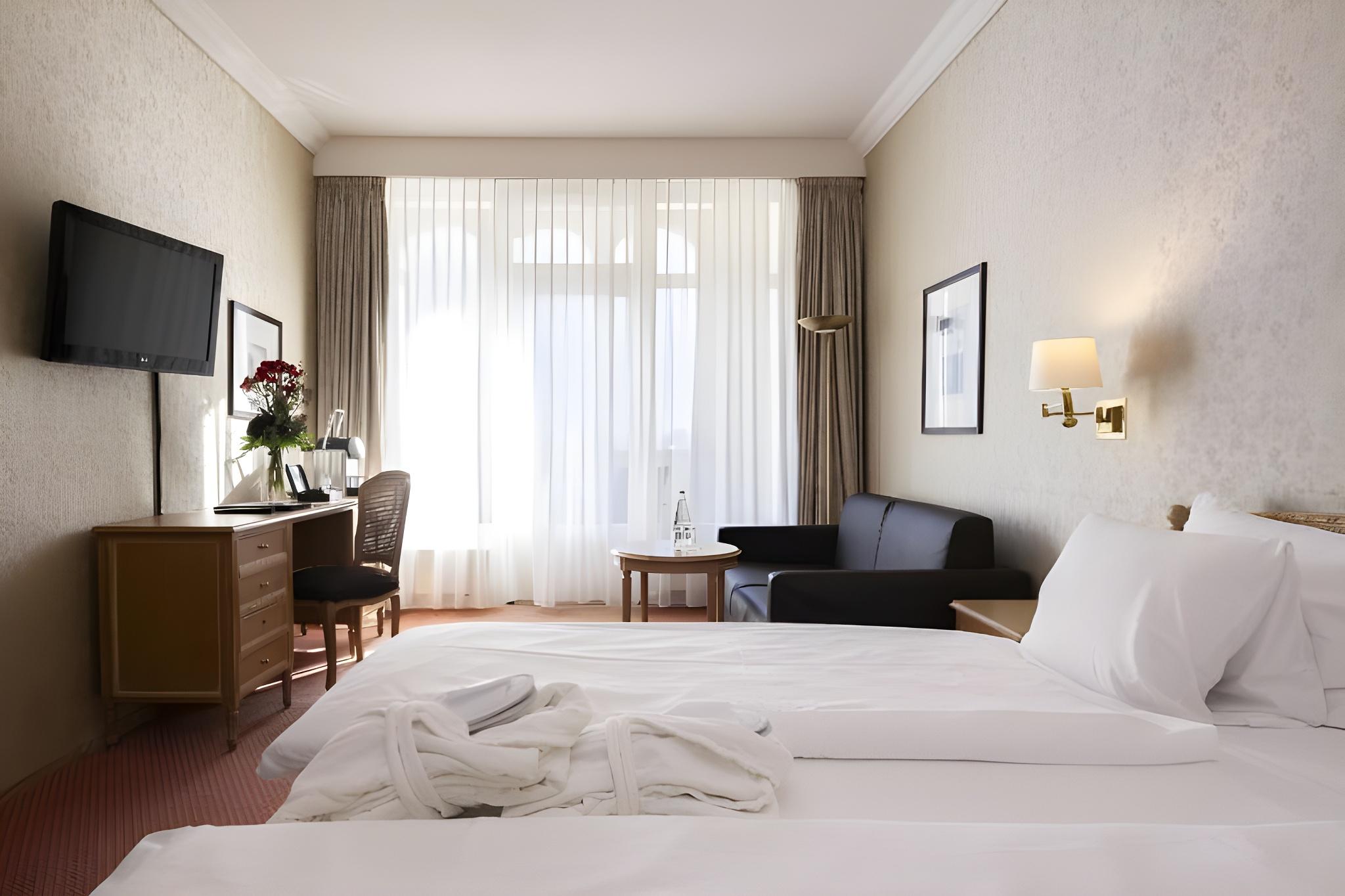 First Class, 2 Double Beds, Balcony