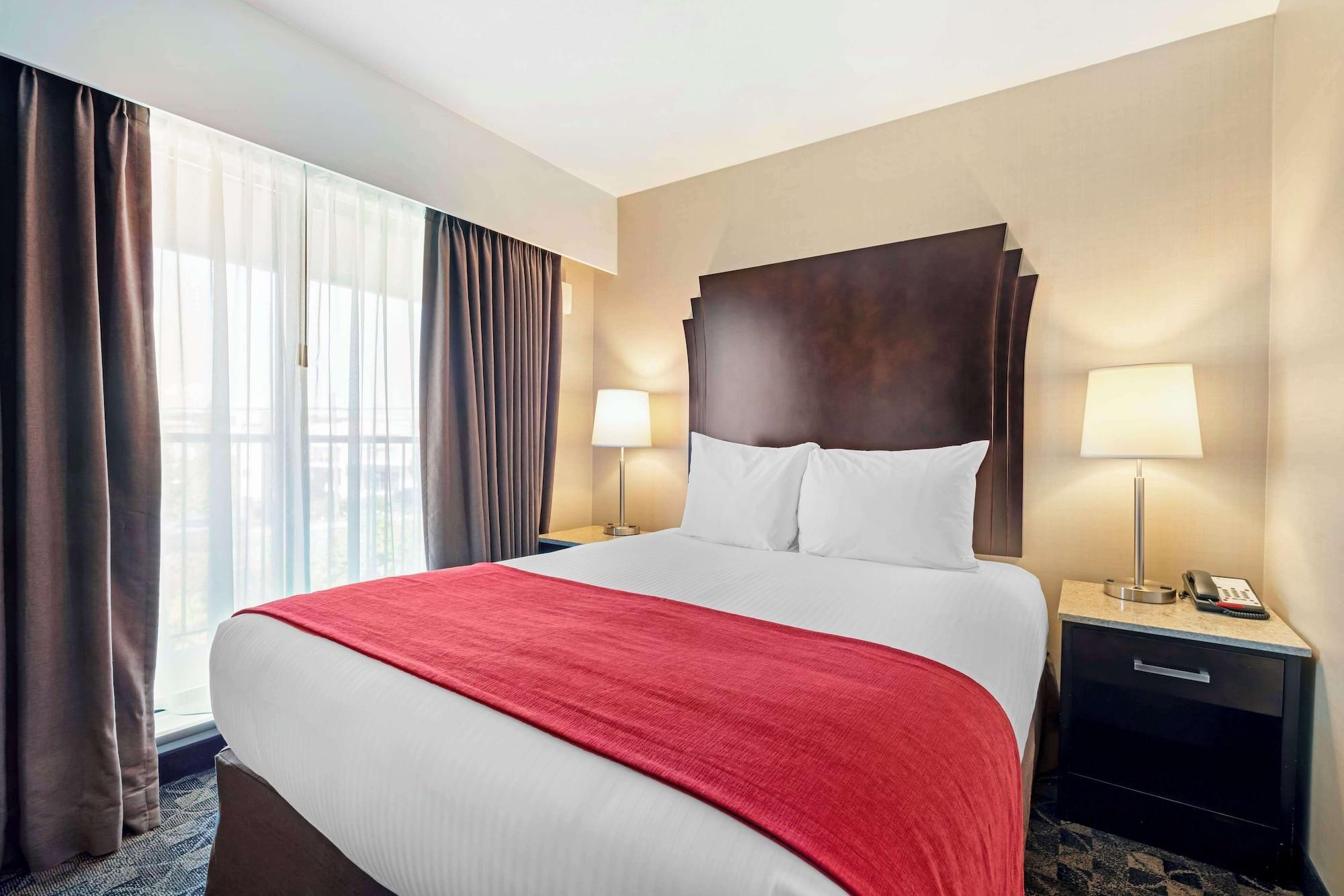 Suite, Multiple Beds, Sofa, Balcony