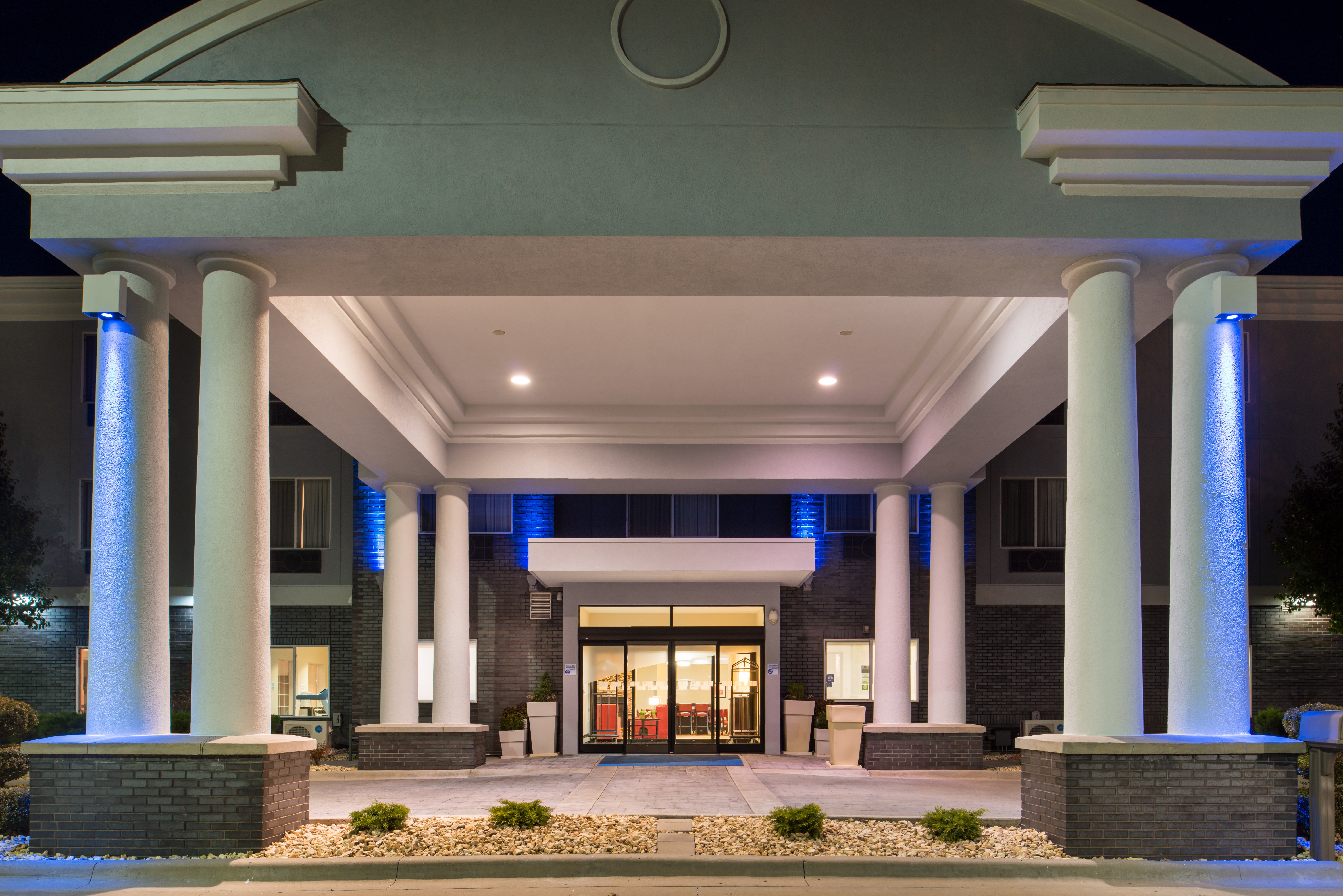 Holiday Inn Express Hotel And Suites Pittsburg 10/73
