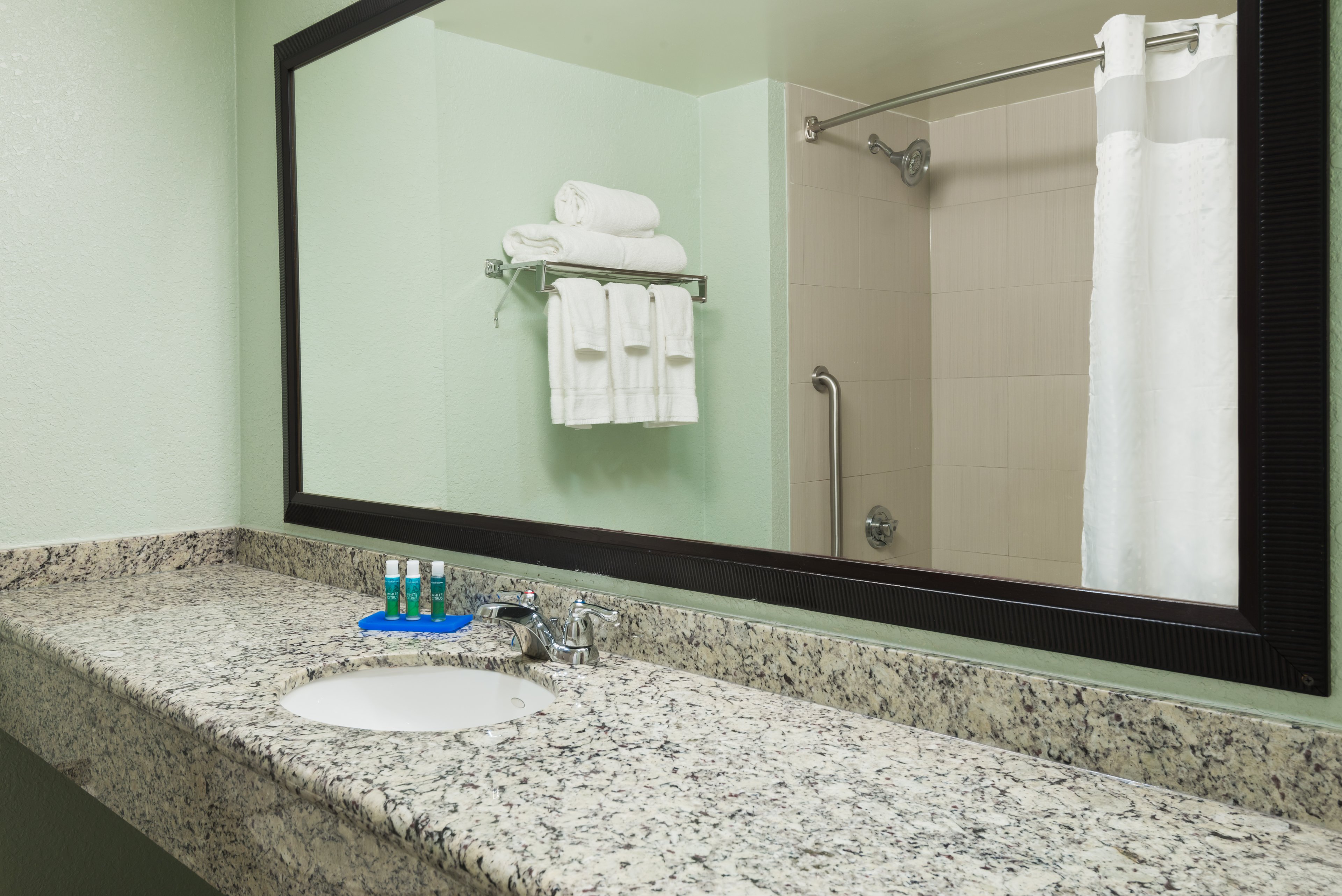 Holiday Inn Express & Suites Ft. Lauderdale-Plantation 50/50