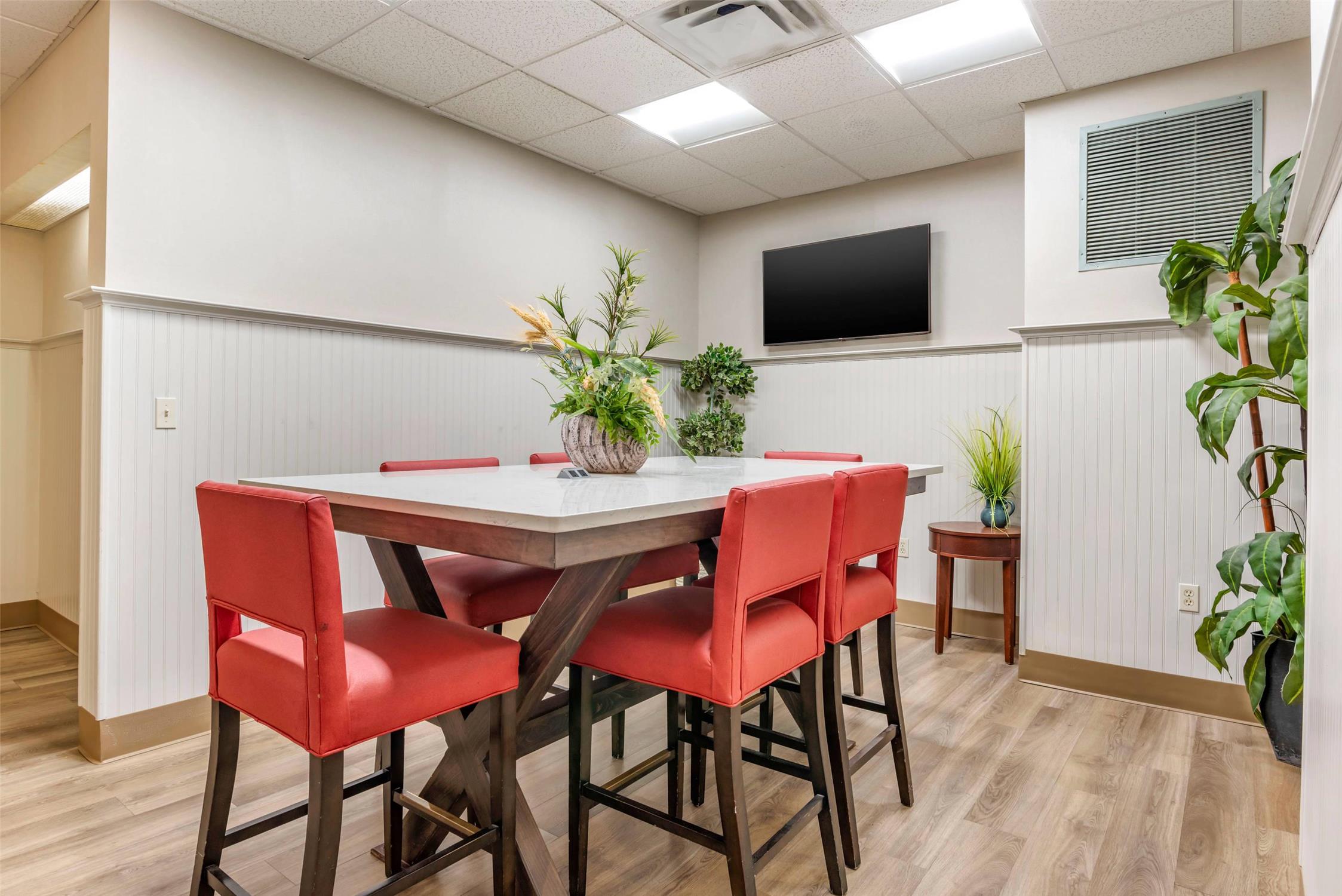 MainStay Suites Ocean City West, MD 32/38