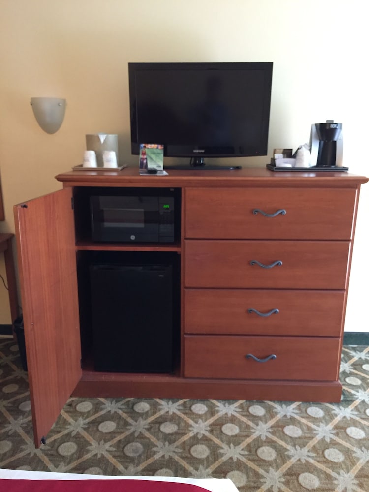 Ramada By Wyndham Santa Barbara 11/42