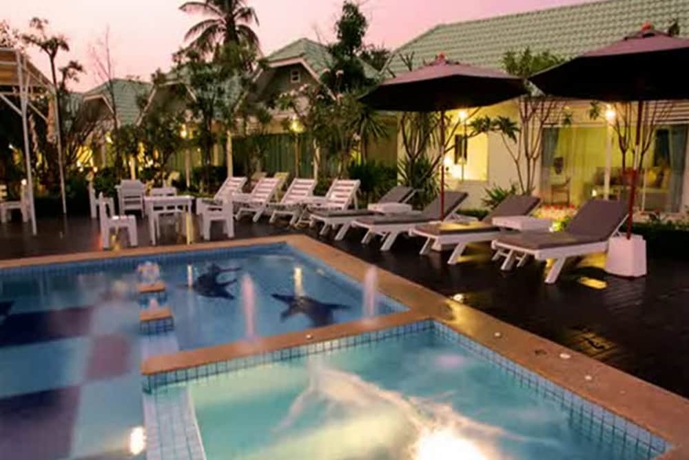 Sea Sky Beach Resort 7/45