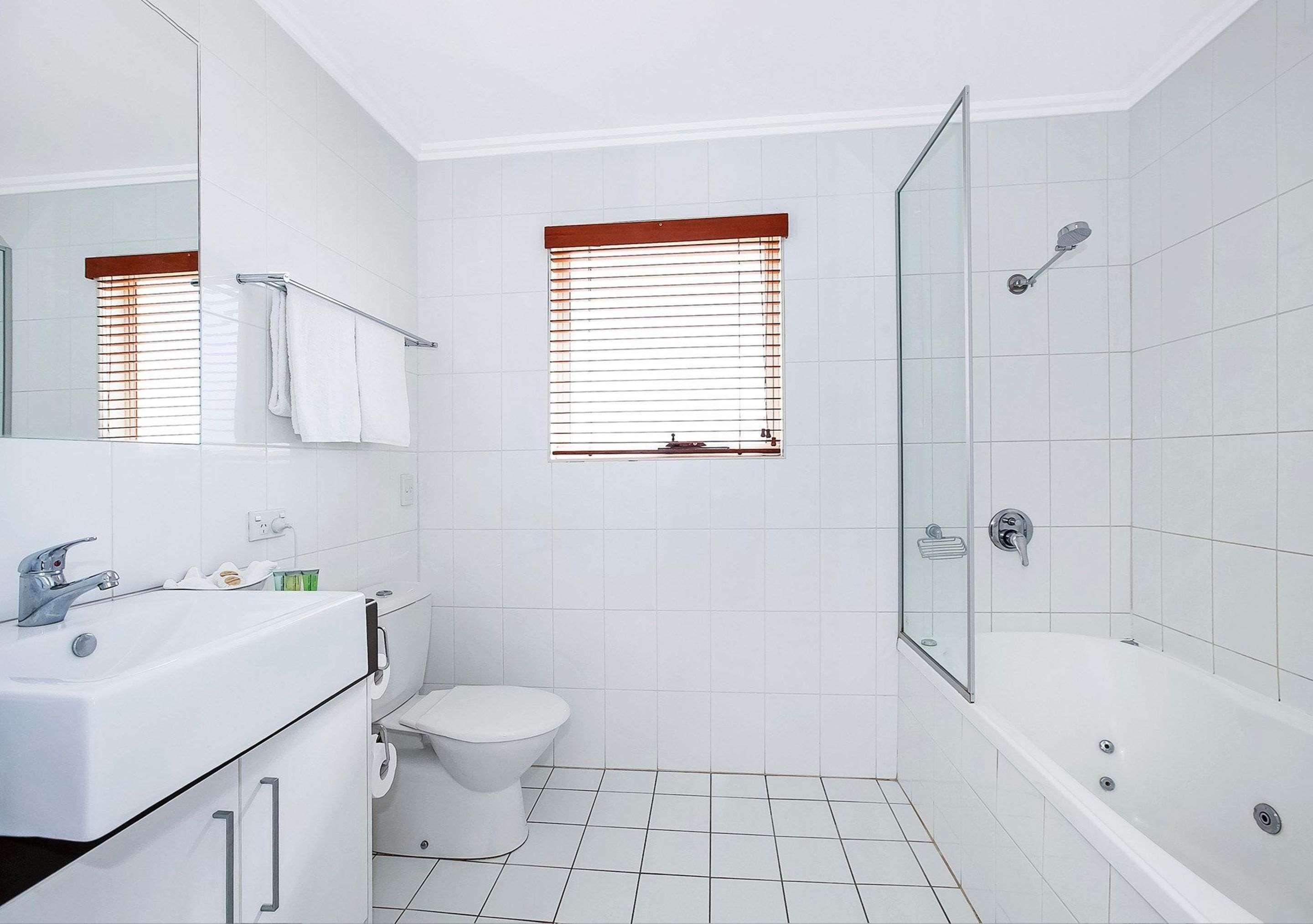Room, 2 Beds, Comfort Inn & Apartments Northgate Airport 2/2