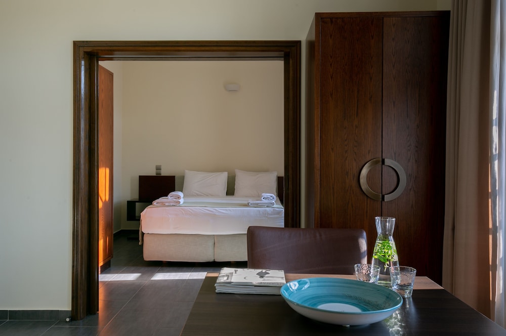 KRINOS SUITES HOTEL 50/50
