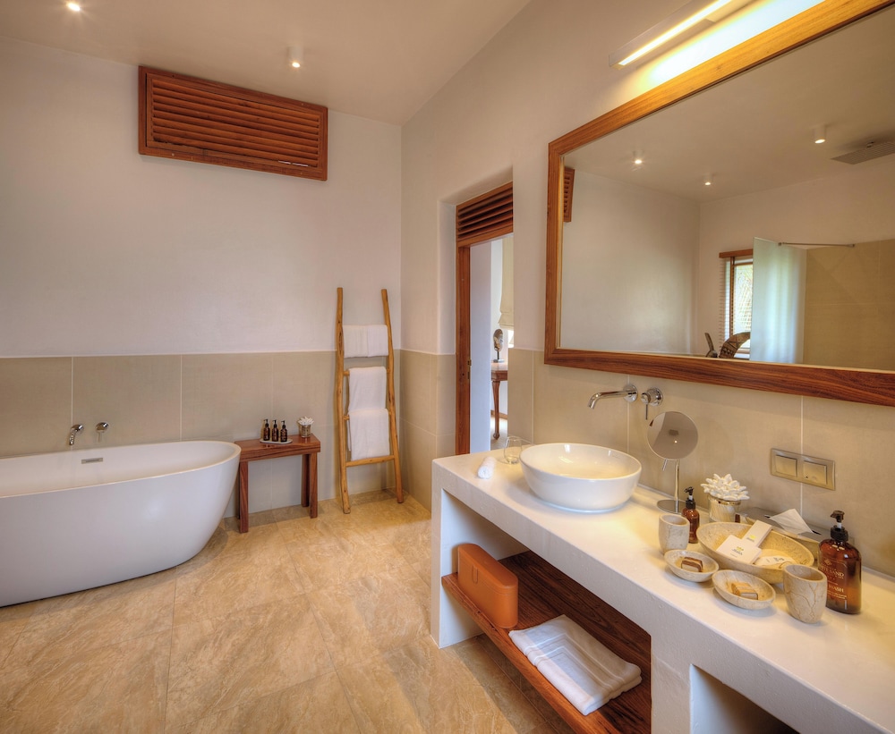 Deluxe, King Bed, Hot Tub, Zanzibar White Sand Luxury Villas Spa 6/9