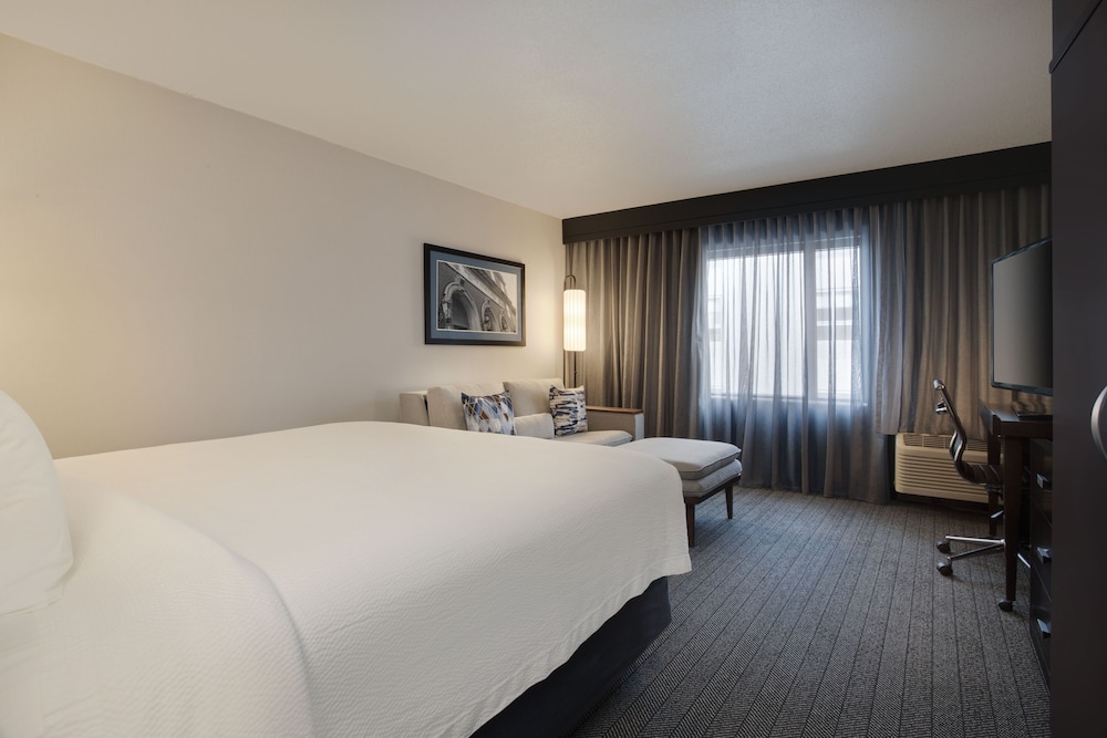 Room, King Bed, Sofa, Accessible