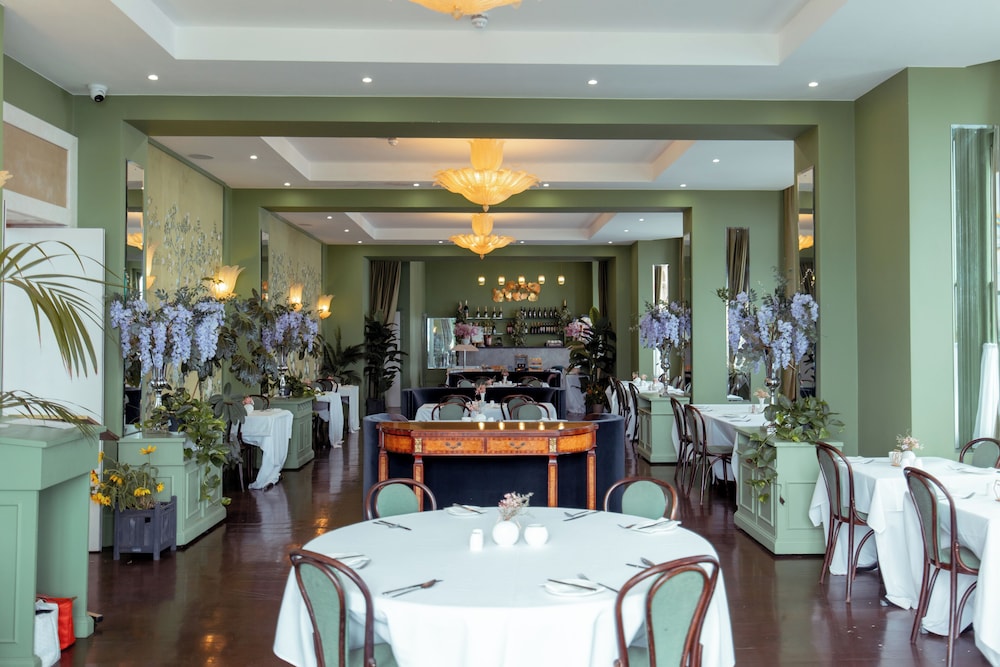 The Chatsworth Hotel 35/50