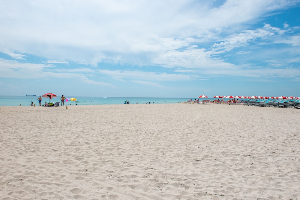 Beachside All Suites Hotel photo2