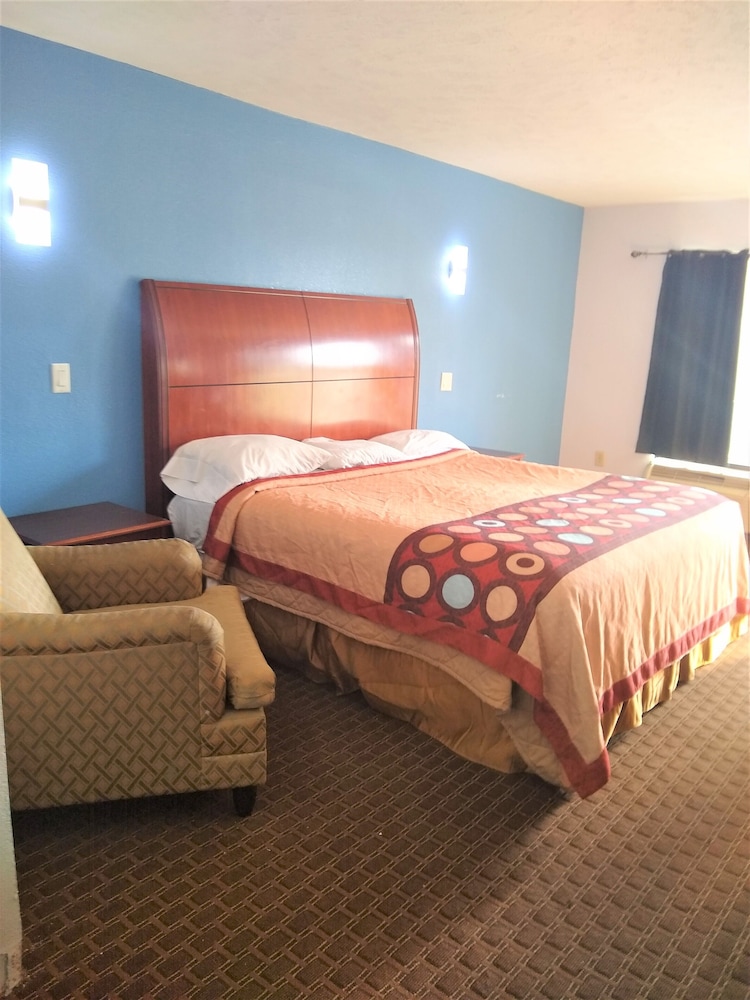 Relax Inn Canton 15/16