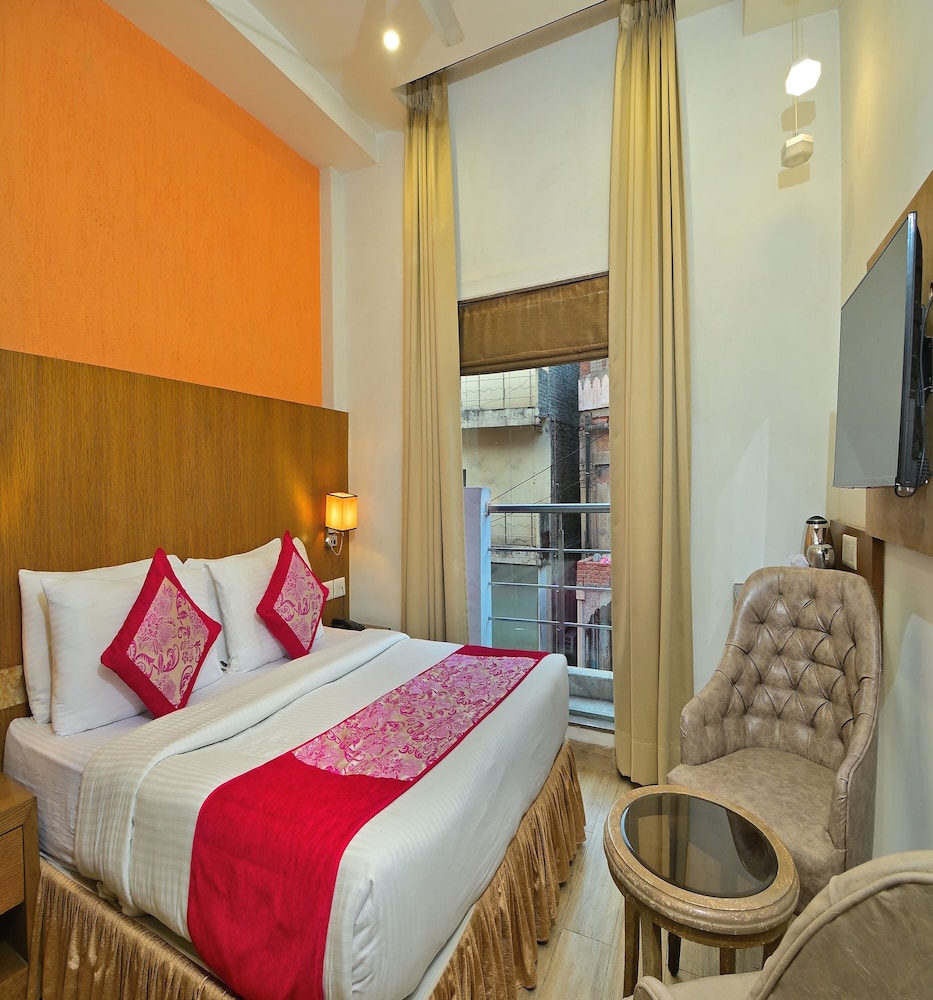 Gold, Compact, Double Bed