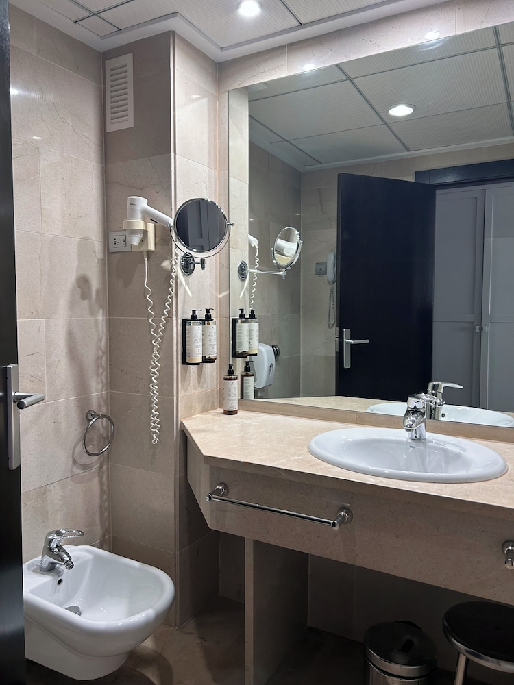 Senator Aguilas Hotel 49/49
