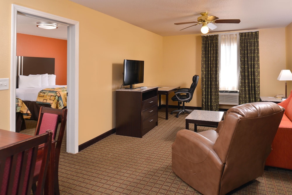 Douglas Inn And Suites 22/41
