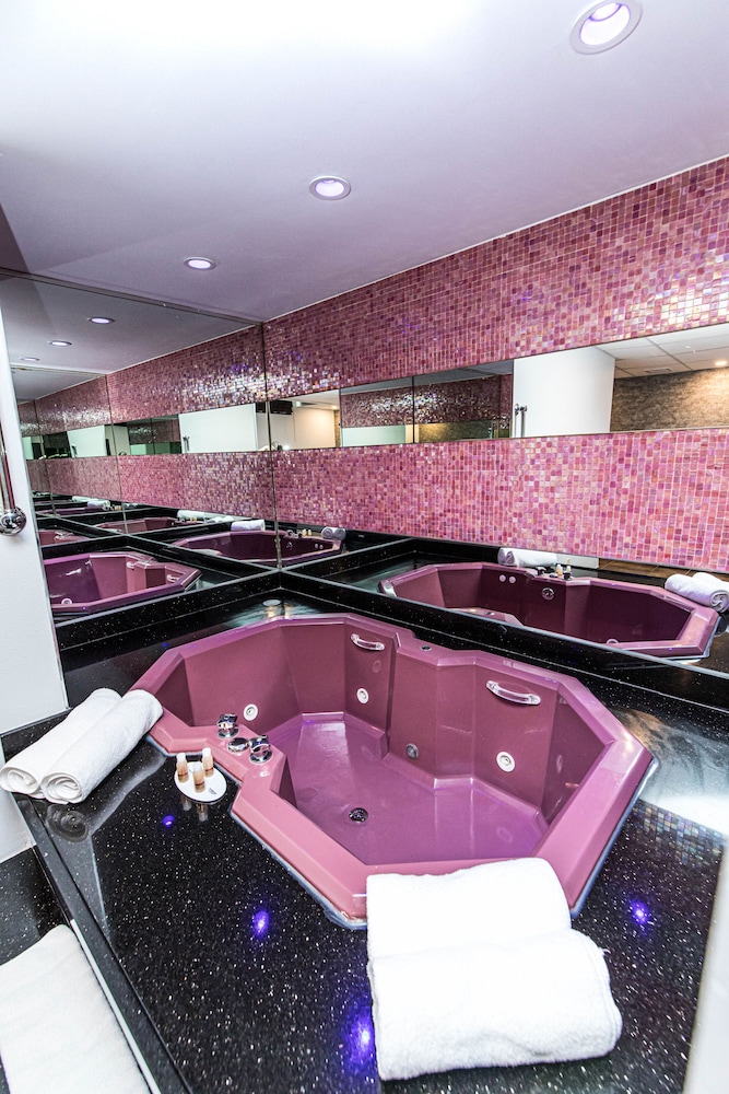 Ramada by Wyndham Bronx 38/55