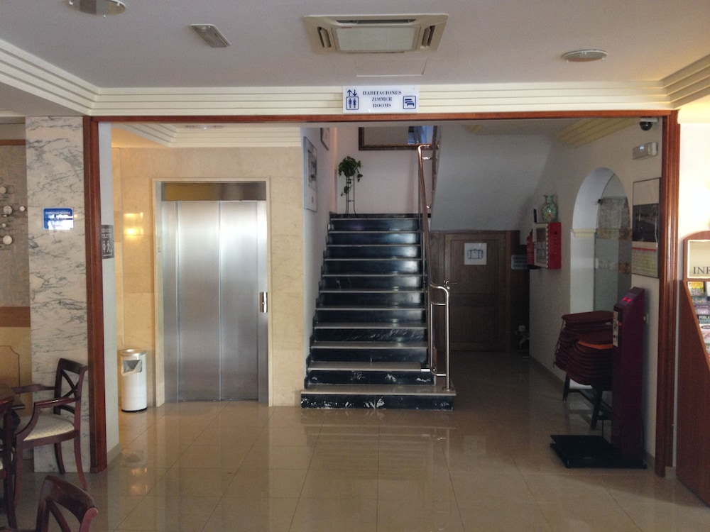 Hotel Amoros 38/69