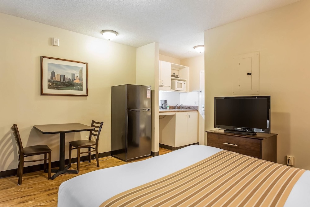 Suburban Studios near University of North Carolina-Charlotte 22/33