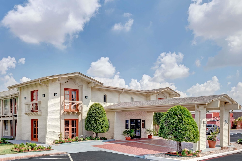 Travelodge by Wyndham North Richland Hills/Dallas/Ft Worth 2/23