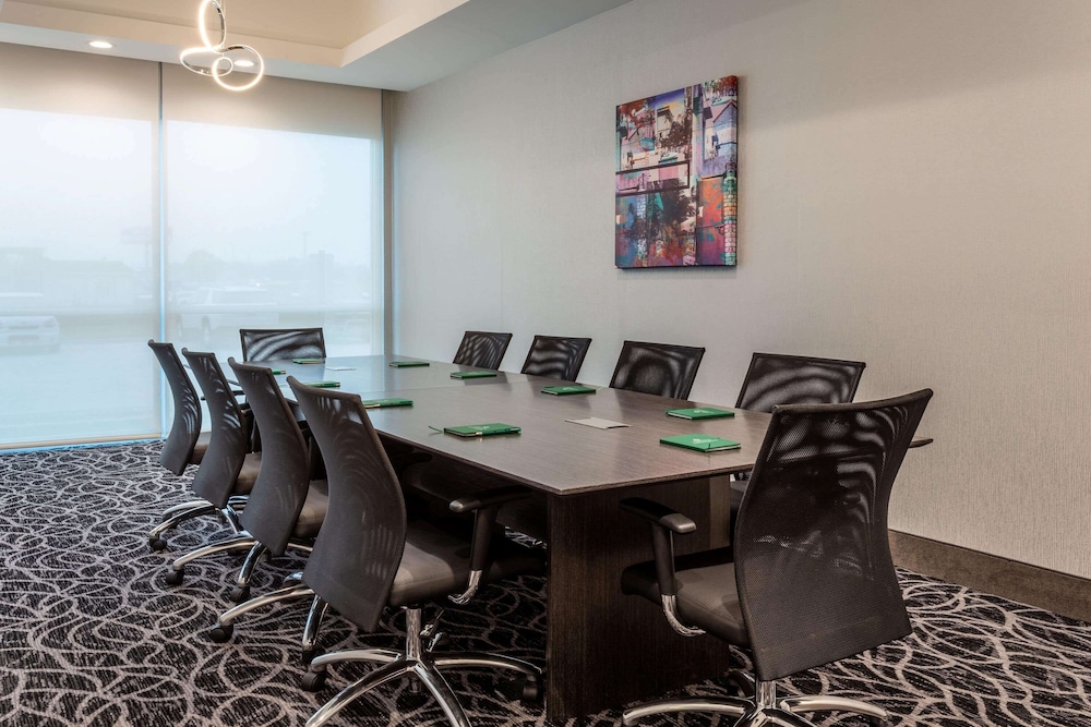 La Quinta Inn & Suites by Wyndham Shorewood 30/40