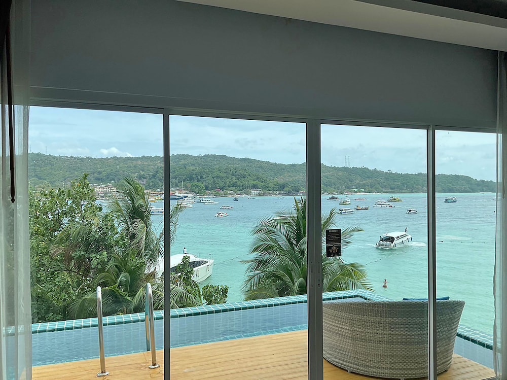 Phi Phi Cliff Beach Resort 44/69