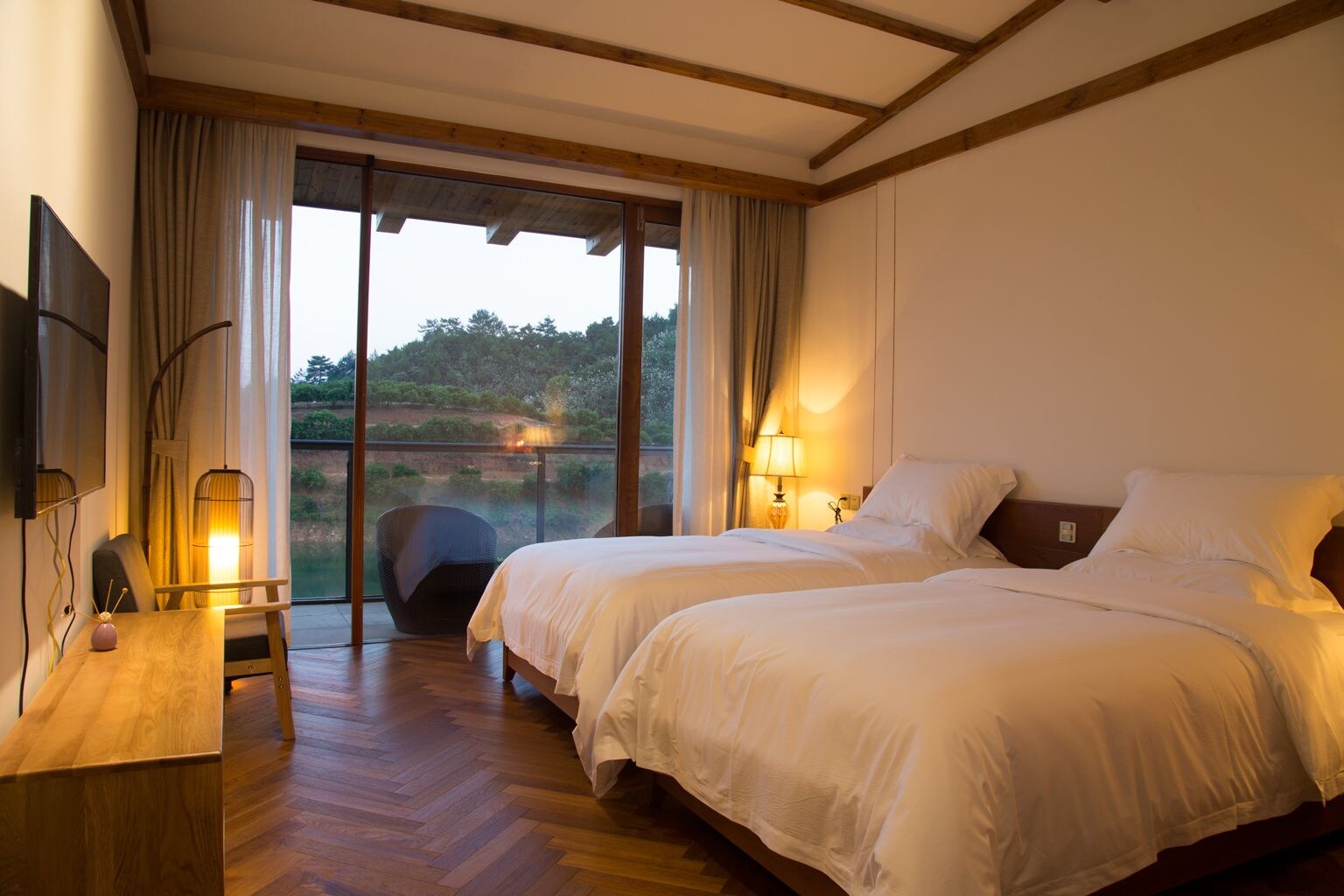 Caribbean Sea, Twin Beds