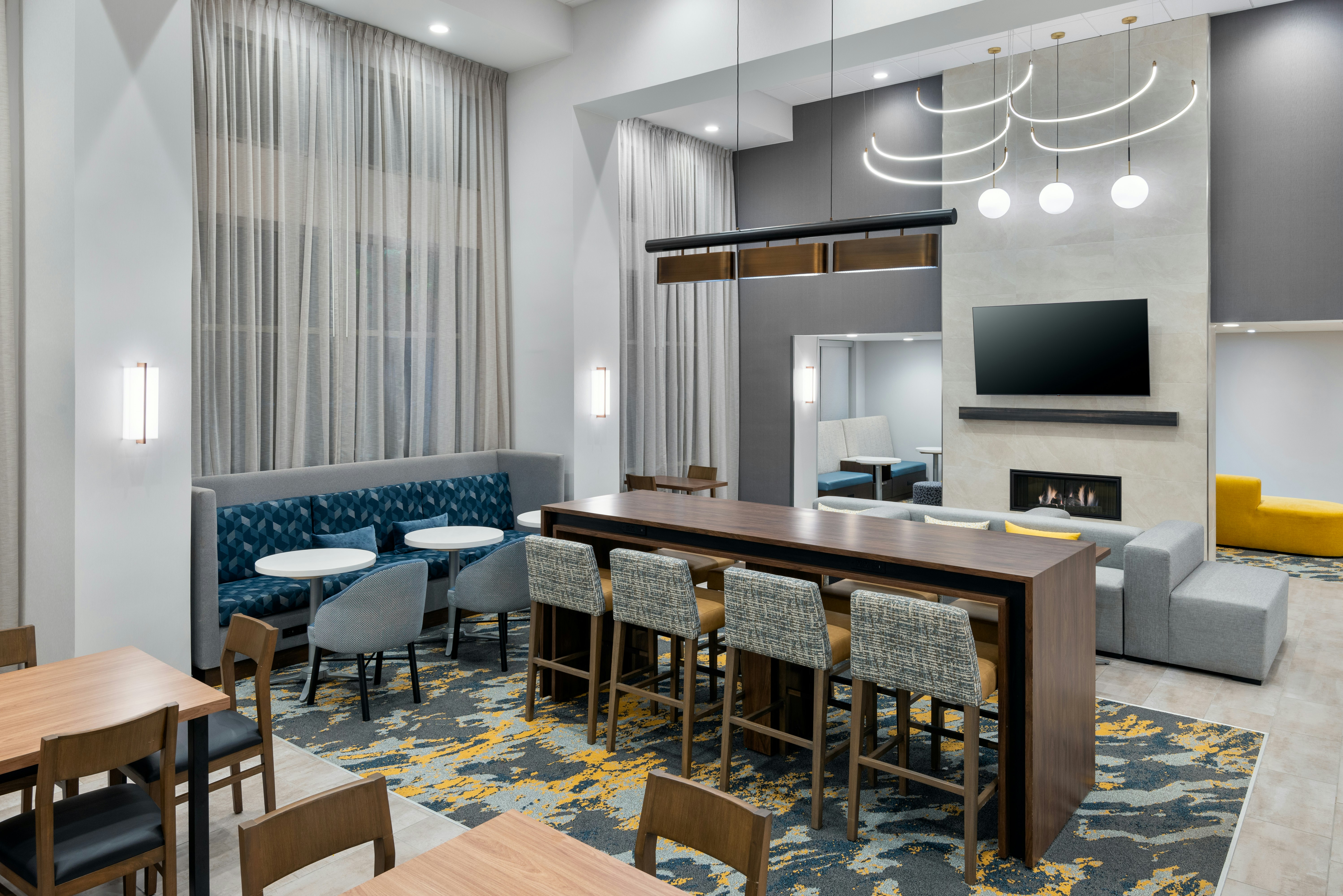 Hampton Inn & Suites Cleveland Beachwood 13/19