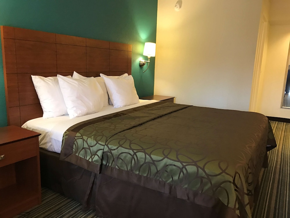 Best Western Tallahassee-Downtown Inn & Suites 8/28