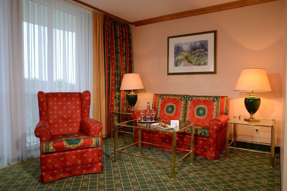 Monarch Hotel 42/68