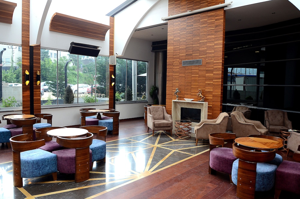 Gold Majesty Hotel 40/63