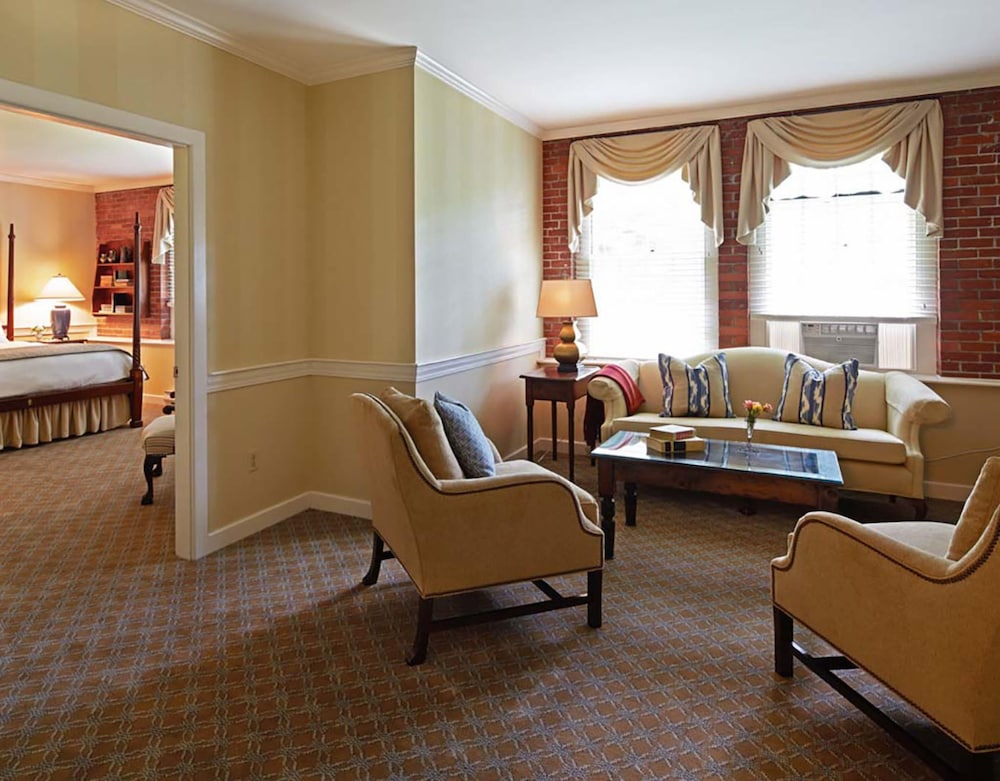 Cape Arundel Inn & Resort 31/49