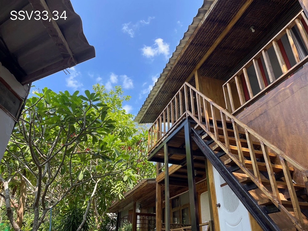 Phi Phi Cozy Seafront Resort 10/67