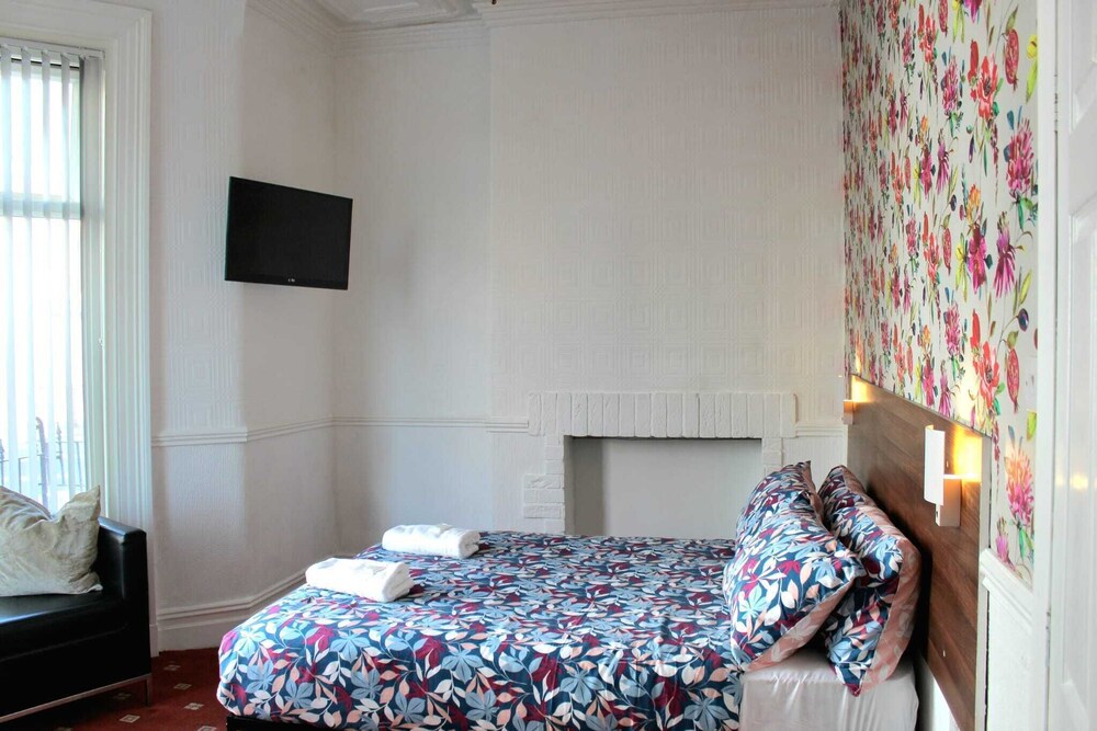Belroy Hotel 3/36