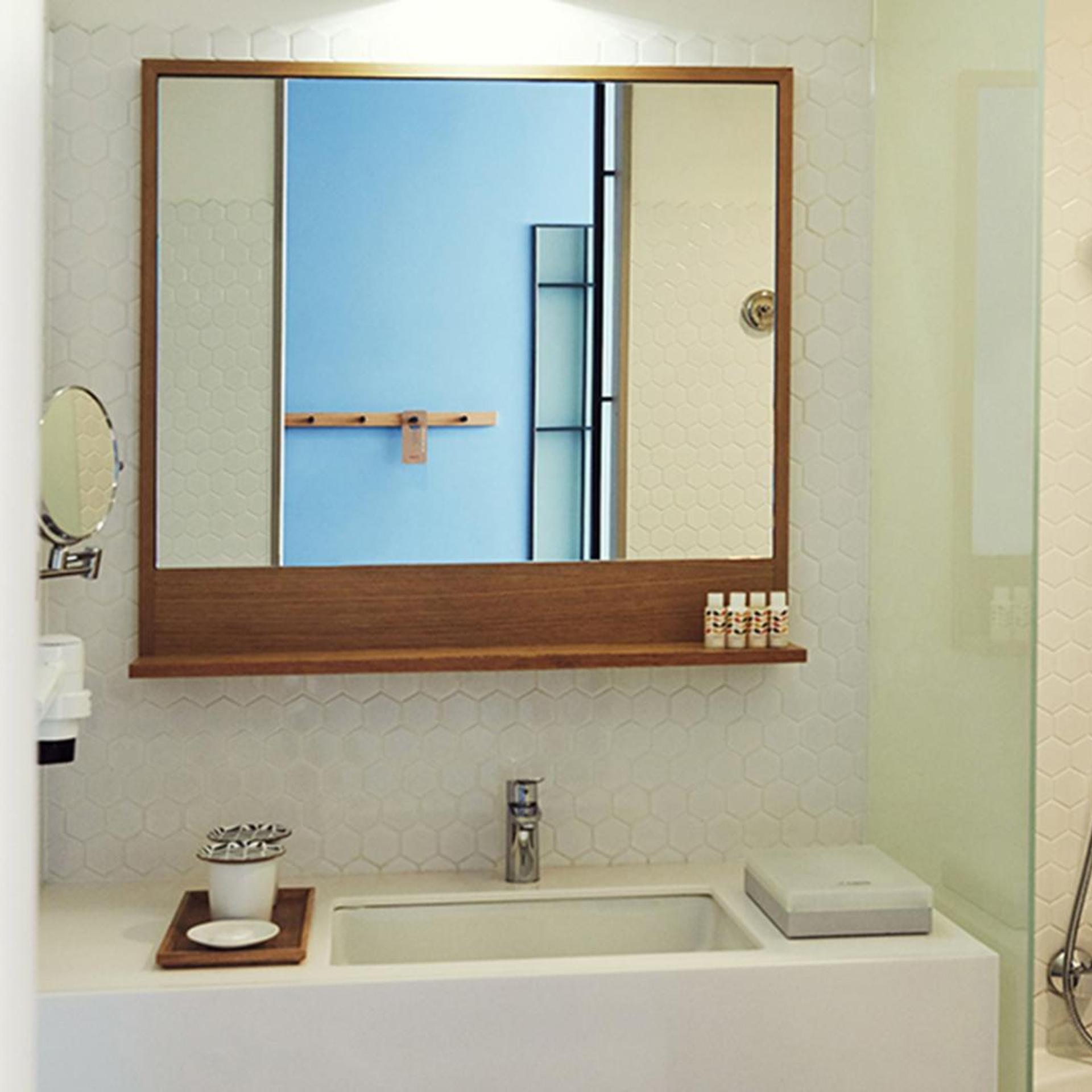 East Double Bath 6/6